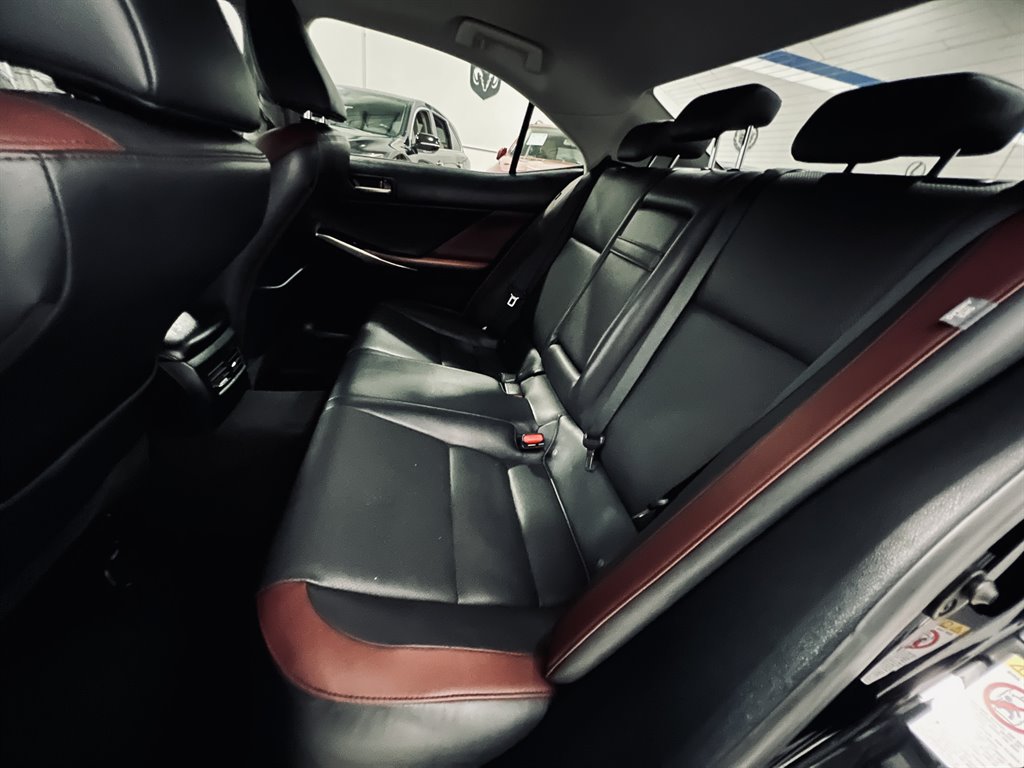 2017 Lexus IS 00t photo