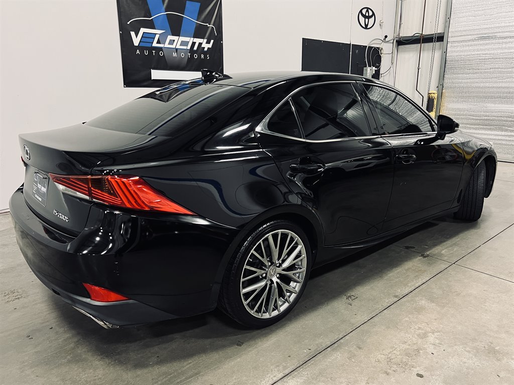 2017 Lexus IS 00t photo