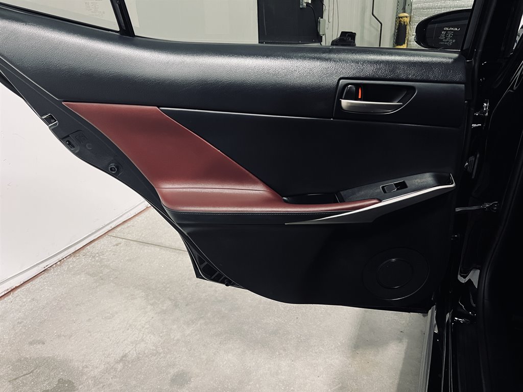 2017 Lexus IS 00t photo