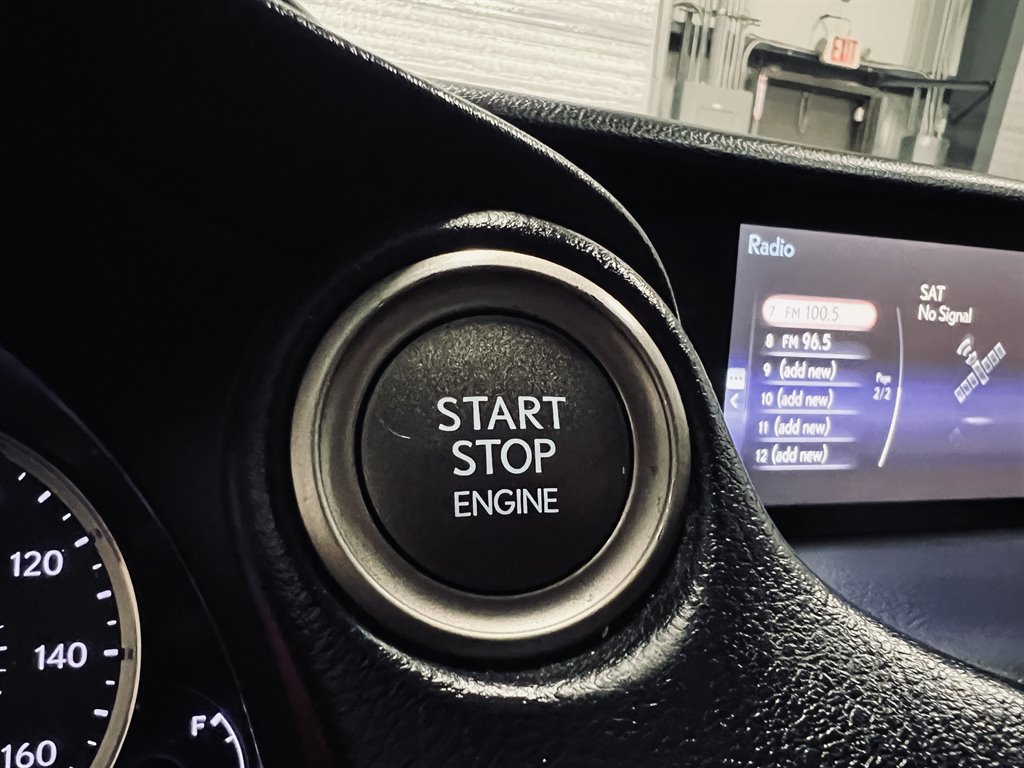 2017 Lexus IS 00t photo