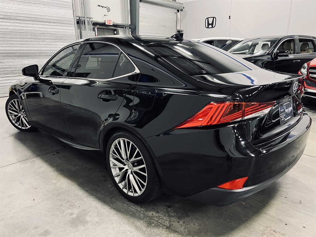 2017 Lexus IS 00t photo