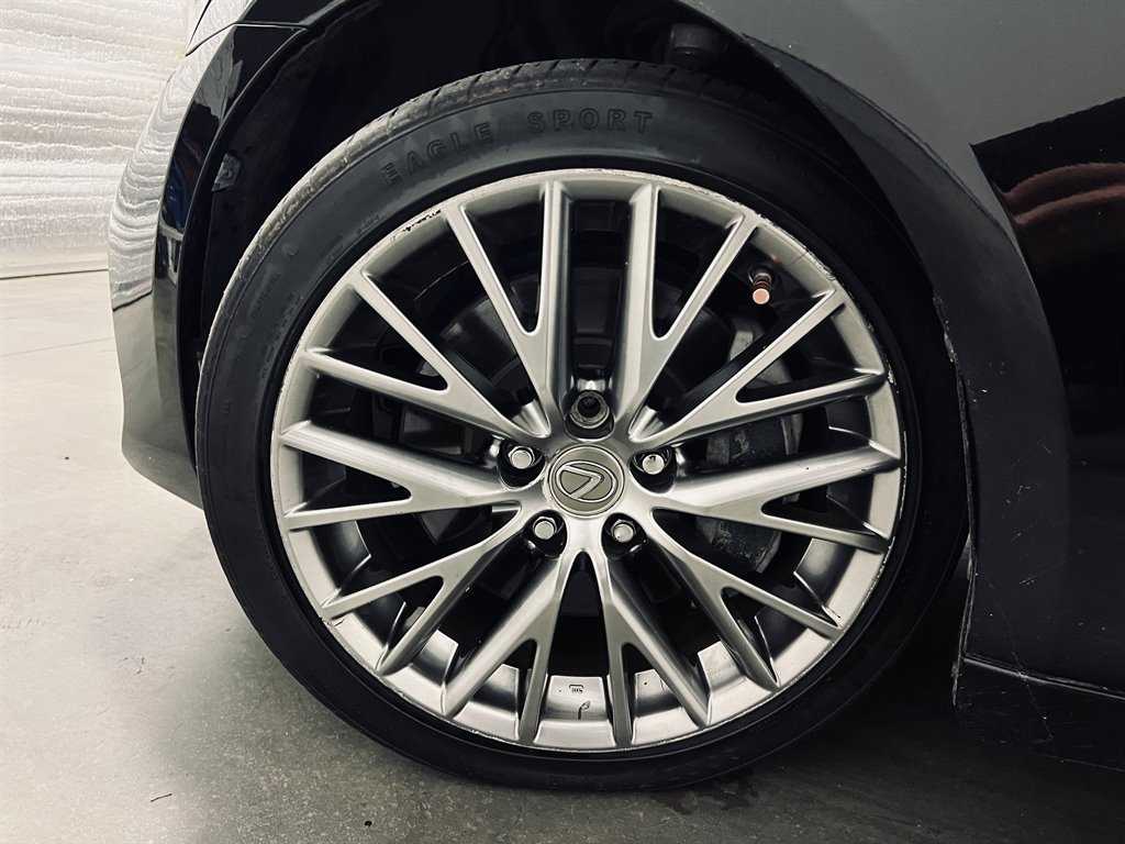 2017 Lexus IS 00t photo