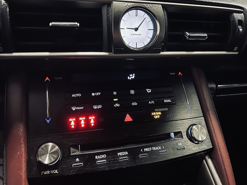 2017 Lexus IS 00t photo