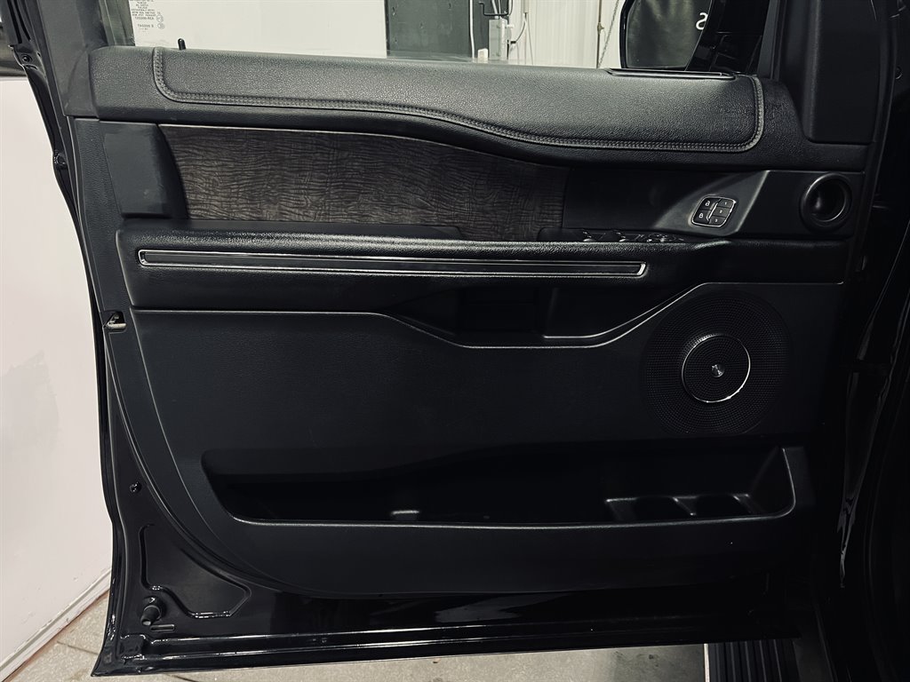 2020 Ford Expedition Max Limited photo