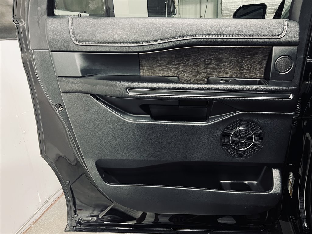 2020 Ford Expedition Max Limited photo