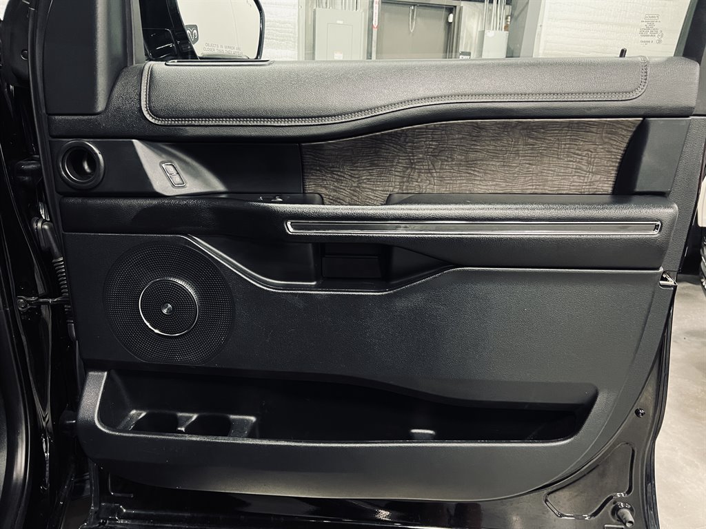 2020 Ford Expedition Max Limited photo