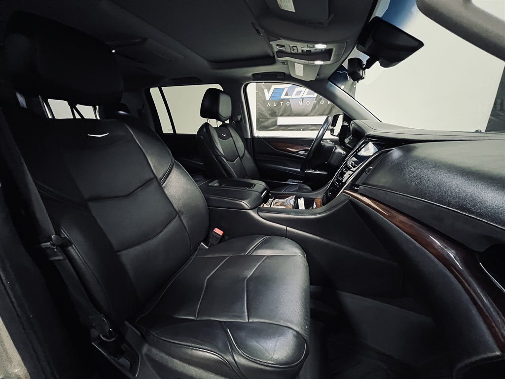 2017 Cadillac Escalade ESV Luxury photo