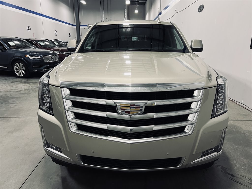 2017 Cadillac Escalade ESV Luxury photo