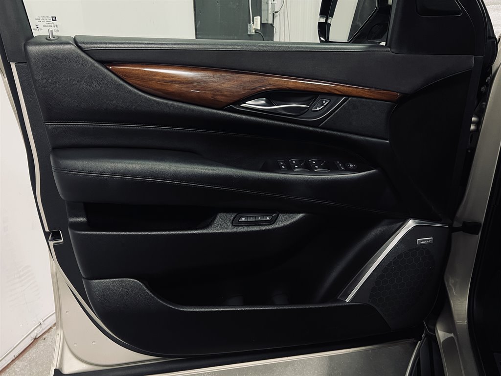 2017 Cadillac Escalade ESV Luxury photo