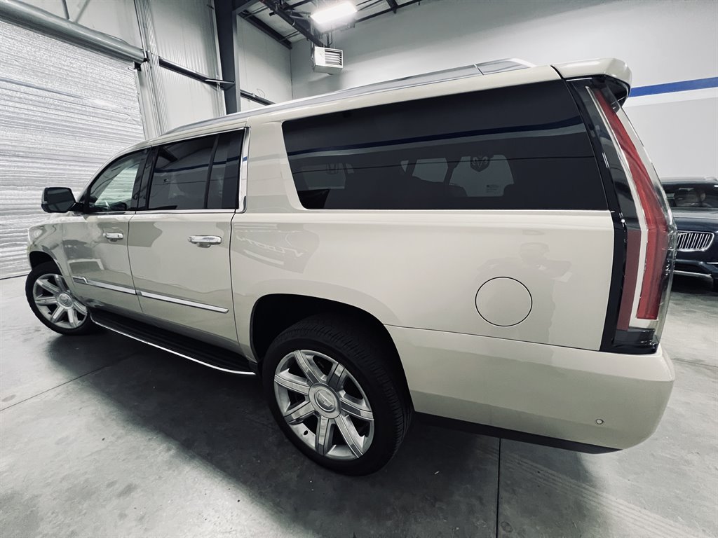 2017 Cadillac Escalade ESV Luxury photo