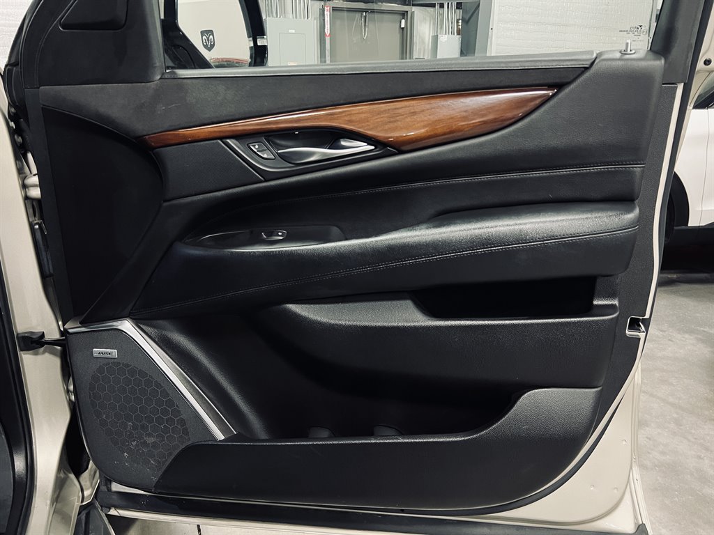 2017 Cadillac Escalade ESV Luxury photo