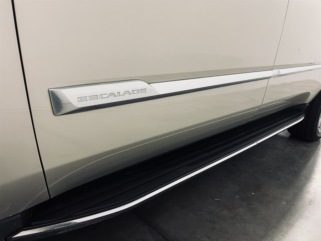 2017 Cadillac Escalade ESV Luxury photo