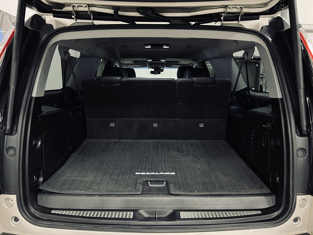 2017 Cadillac Escalade ESV Luxury photo