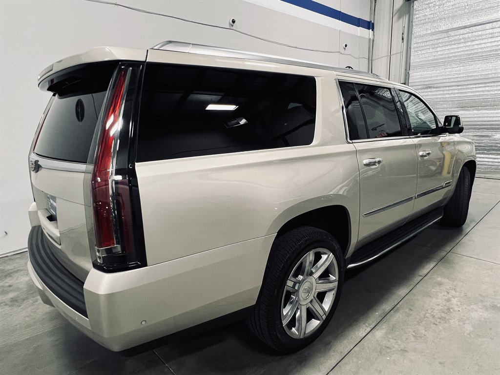 2017 Cadillac Escalade ESV Luxury photo