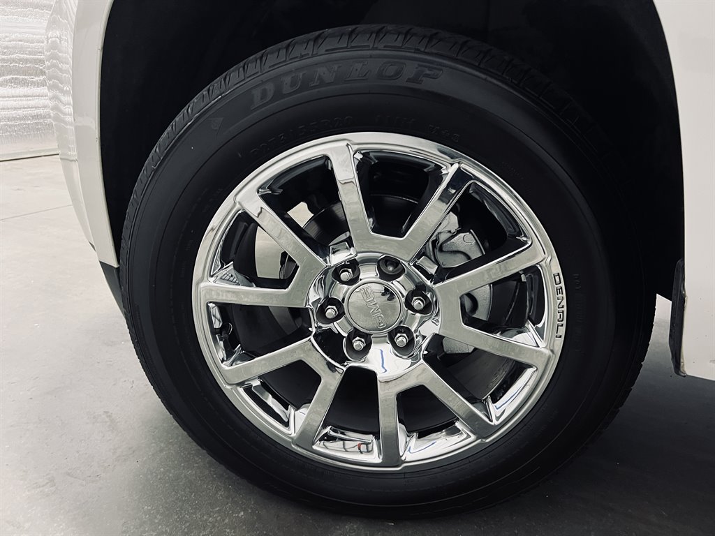 2017 GMC Yukon XL 1500 Denali photo