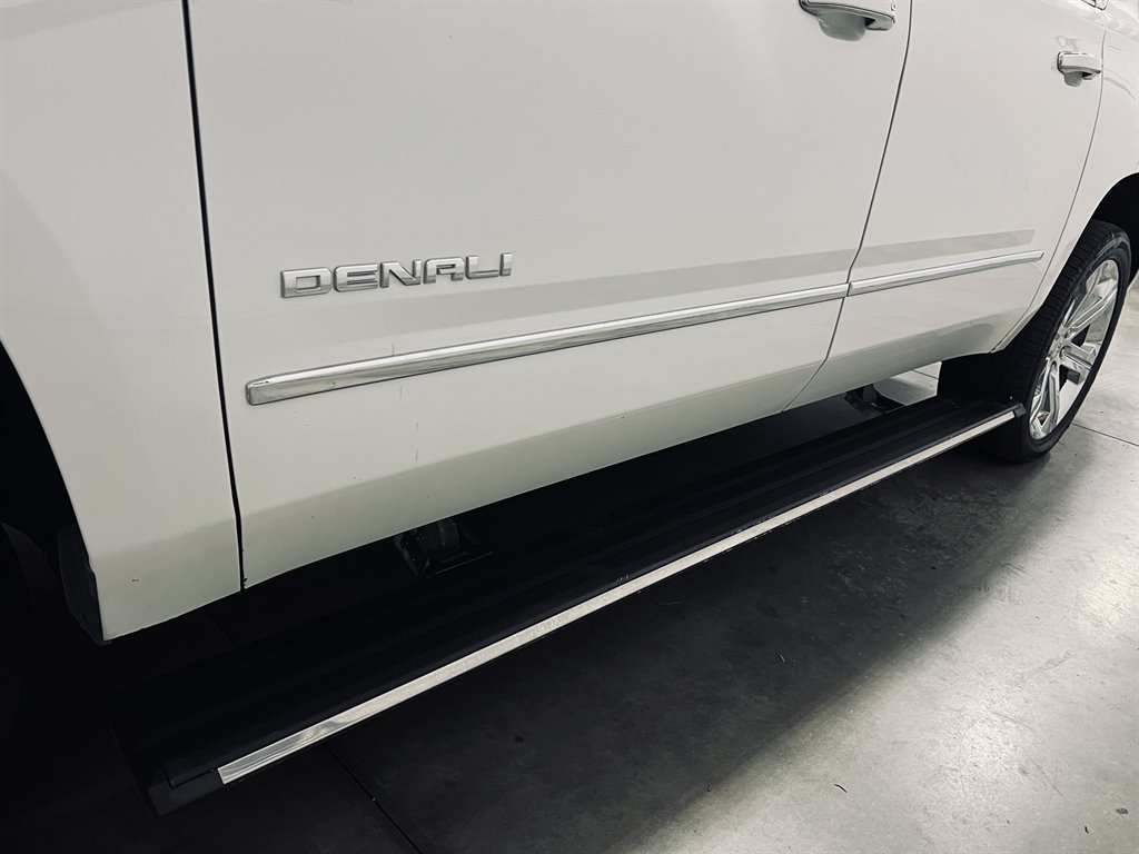 2017 GMC Yukon XL 1500 Denali photo