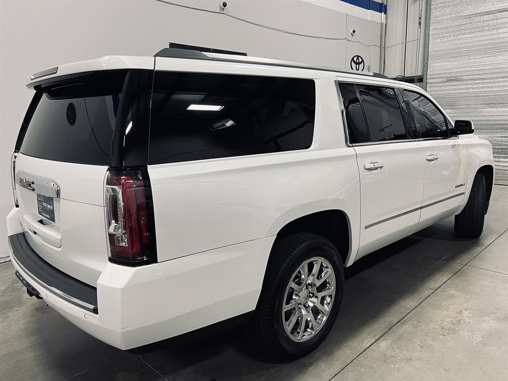 2017 GMC Yukon XL 1500 Denali photo