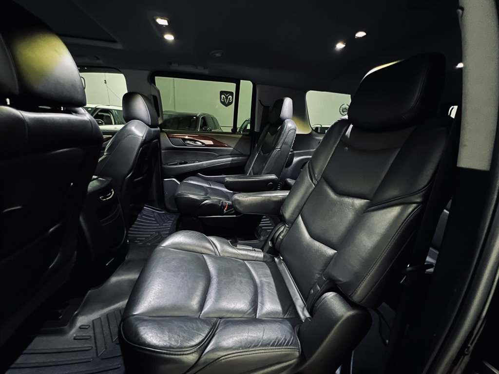 2019 Cadillac Escalade ESV Luxury photo