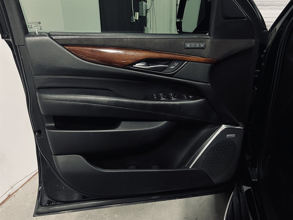 2019 Cadillac Escalade ESV Luxury photo