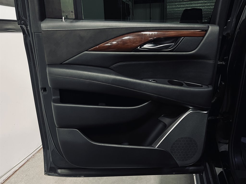 2019 Cadillac Escalade ESV Luxury photo