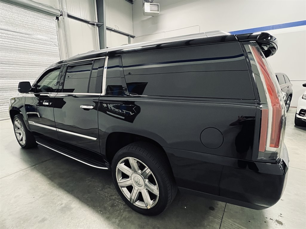 2019 Cadillac Escalade ESV Luxury photo