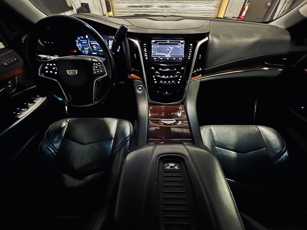 2019 Cadillac Escalade ESV Luxury photo
