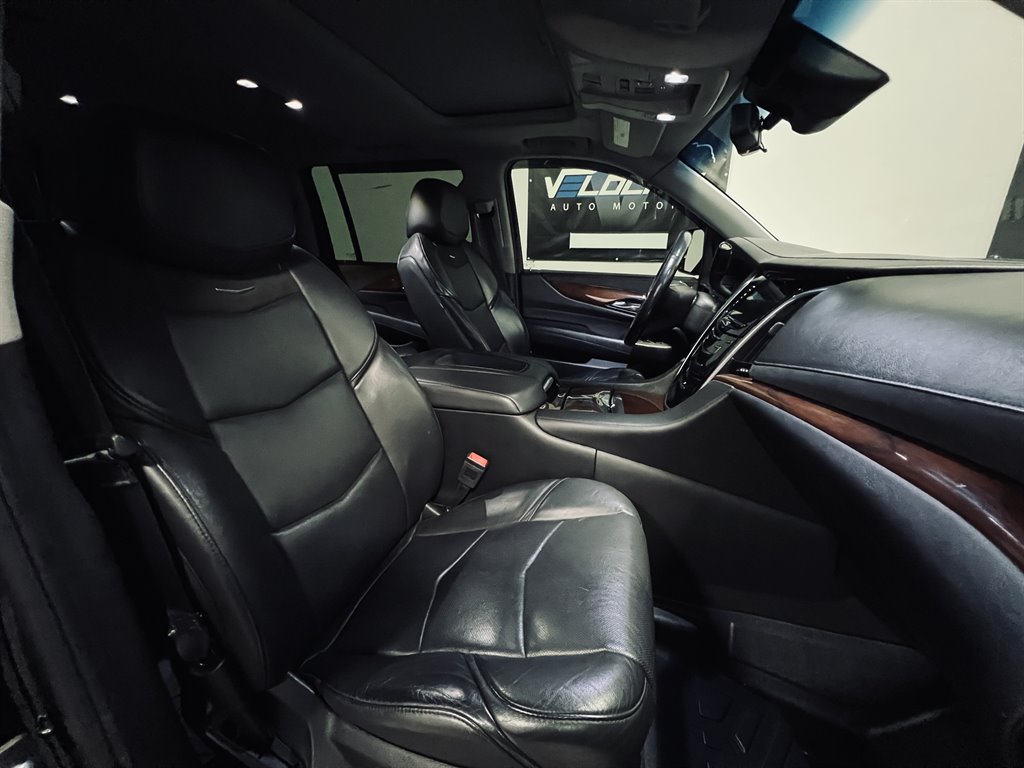 2019 Cadillac Escalade ESV Luxury photo
