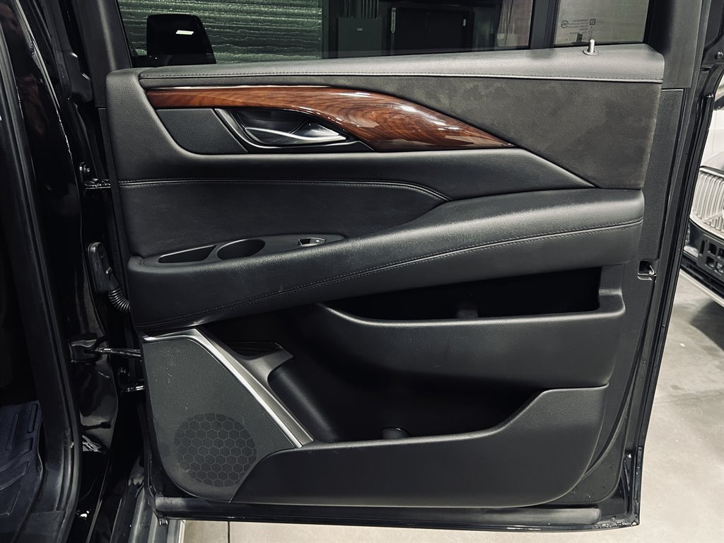 2019 Cadillac Escalade ESV Luxury photo