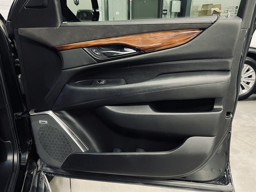 2019 Cadillac Escalade ESV Luxury photo