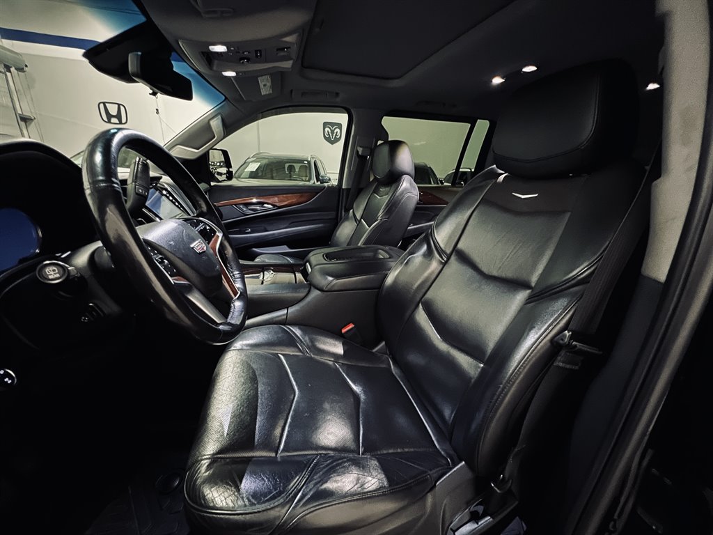 2019 Cadillac Escalade ESV Luxury photo