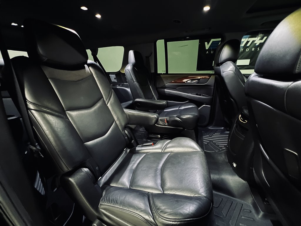 2019 Cadillac Escalade ESV Luxury photo