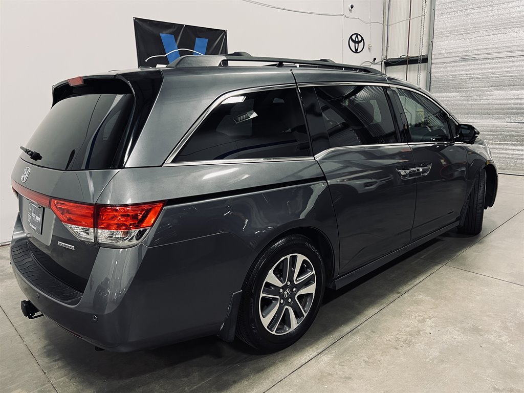 2016 Honda Odyssey Touring photo