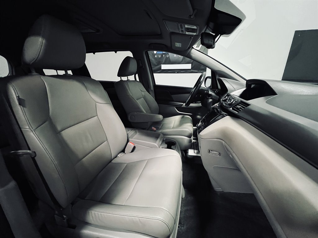2016 Honda Odyssey Touring photo