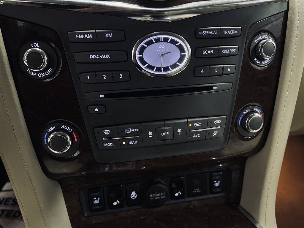 2016 Infiniti QX80 photo