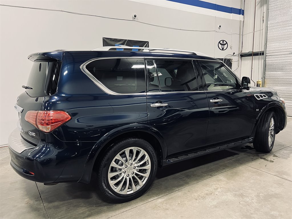2016 Infiniti QX80 photo