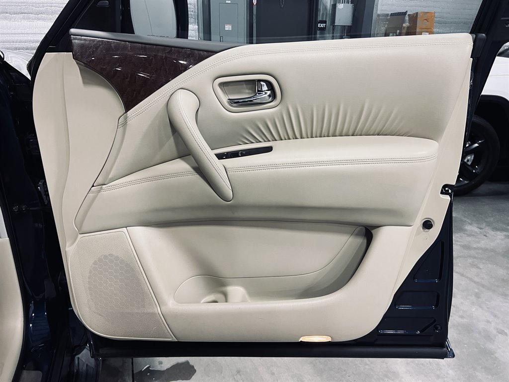 2016 Infiniti QX80 photo