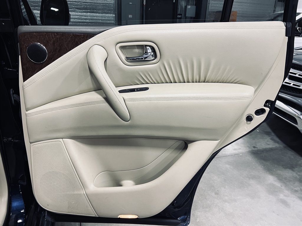 2016 Infiniti QX80 photo