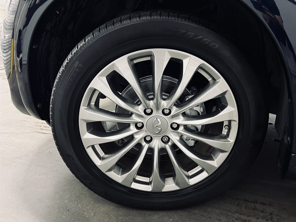 2016 Infiniti QX80 photo