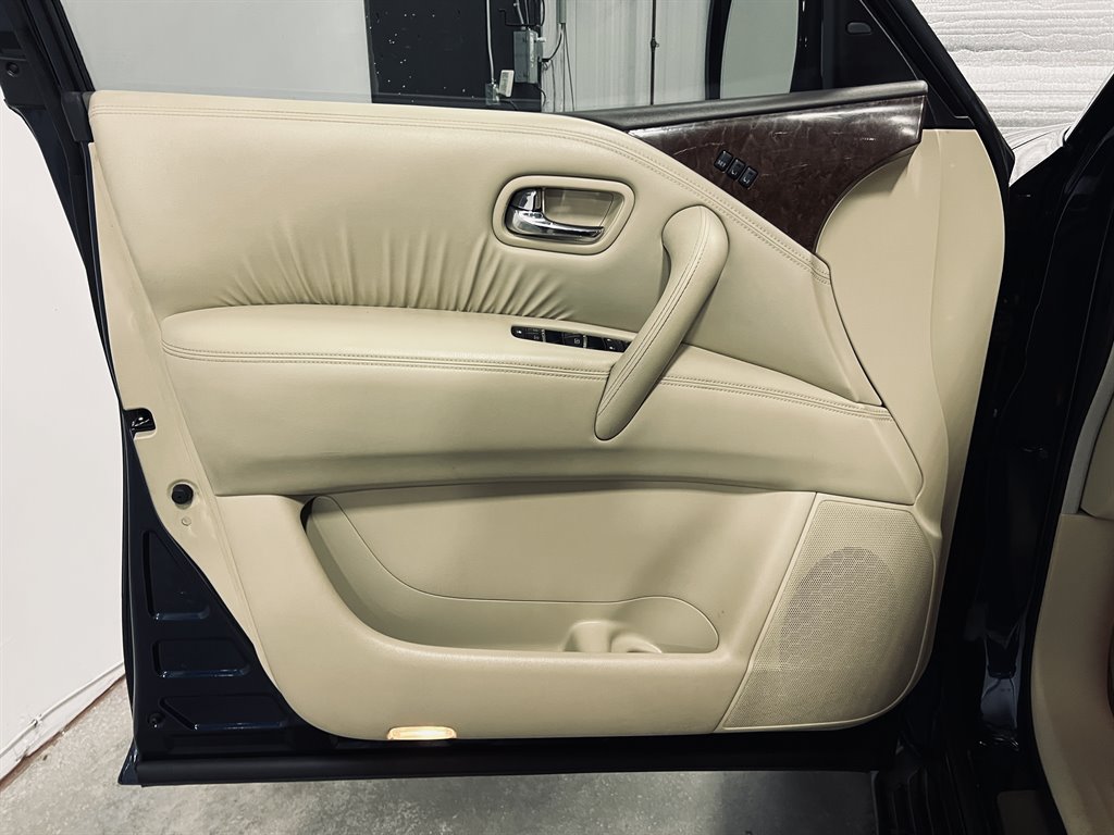 2016 Infiniti QX80 photo