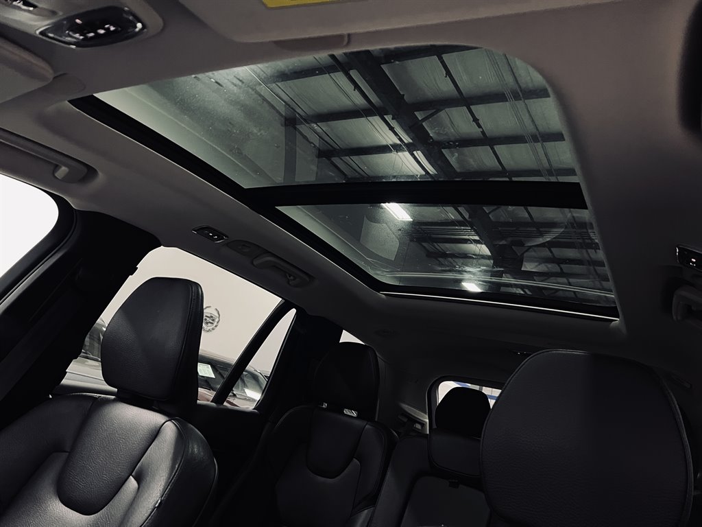 2019 Volvo XC90 T6 - Momentum photo