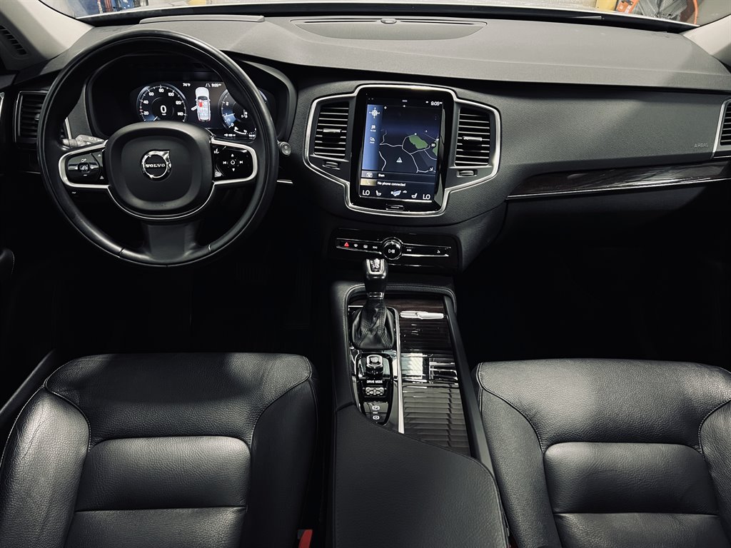 2019 Volvo XC90 T6 - Momentum photo