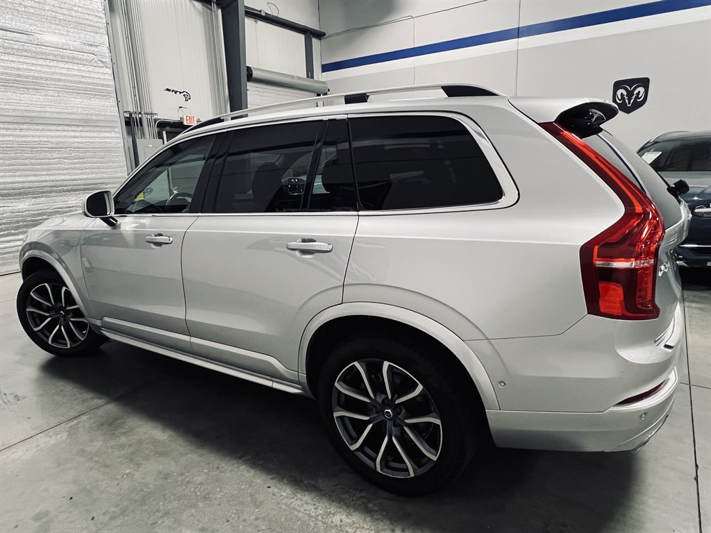 2019 Volvo XC90 T6 - Momentum photo