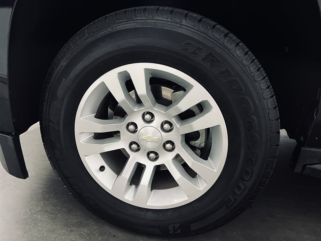 2018 Chevrolet Suburban - $17,800
