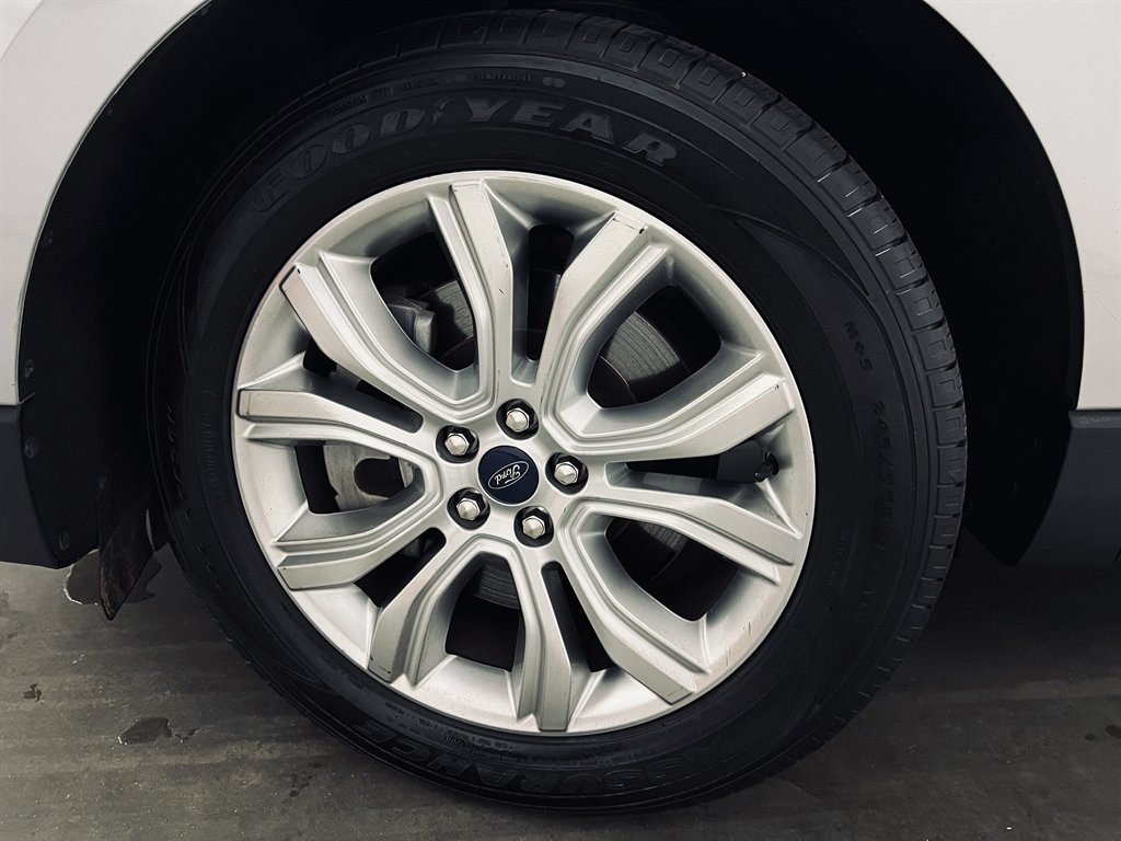 2022 Ford Edge - $15,850