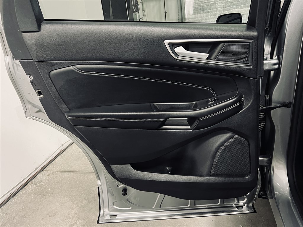 2022 Ford Edge - $15,850