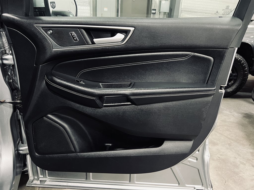 2022 Ford Edge - $15,850