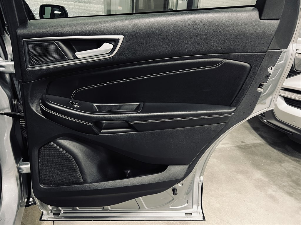 2022 Ford Edge - $15,850