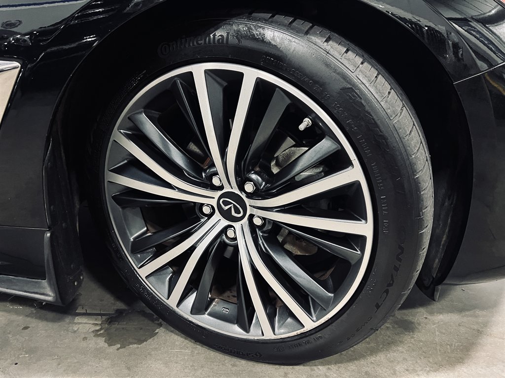 2021 INFINITI Q60 - $21,850