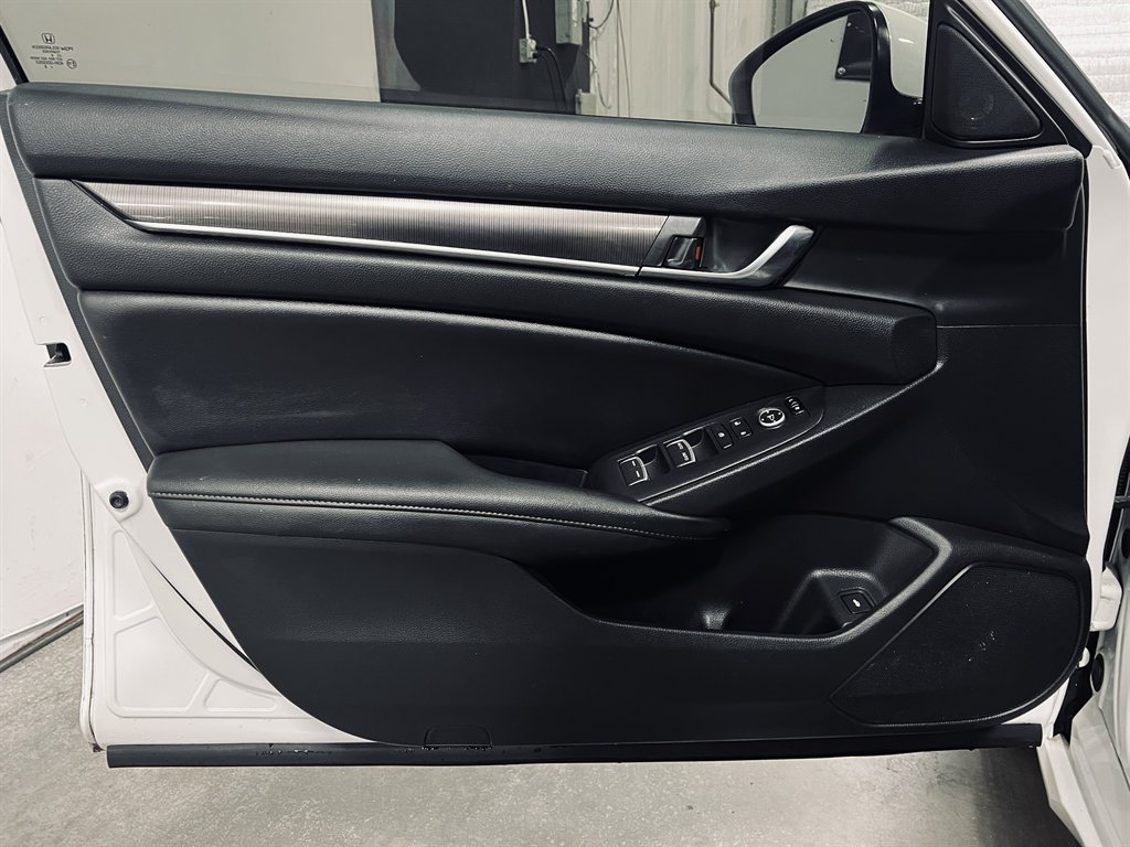 2019 Honda Accord - $17,999