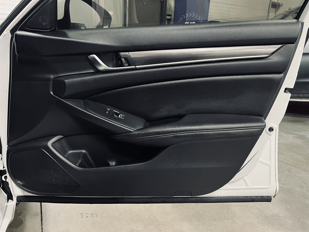2019 Honda Accord - $17,999